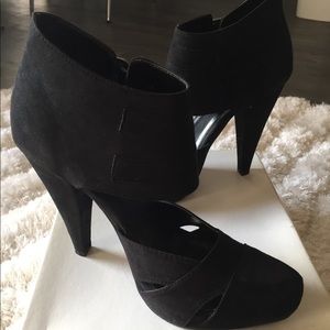 Just Fab Faux Suede Closed Toe Heels
